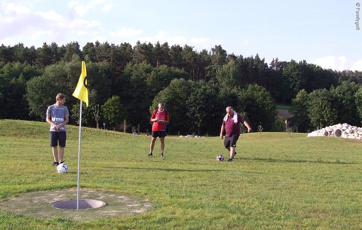 Sportlicher Spaß auf der Soccergolfanlage Pleinfeld