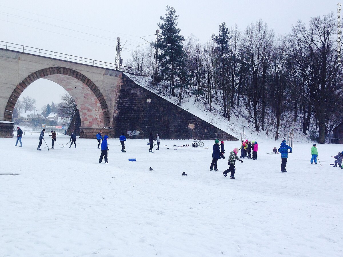 Eislaufplatz und Eisstockschießen