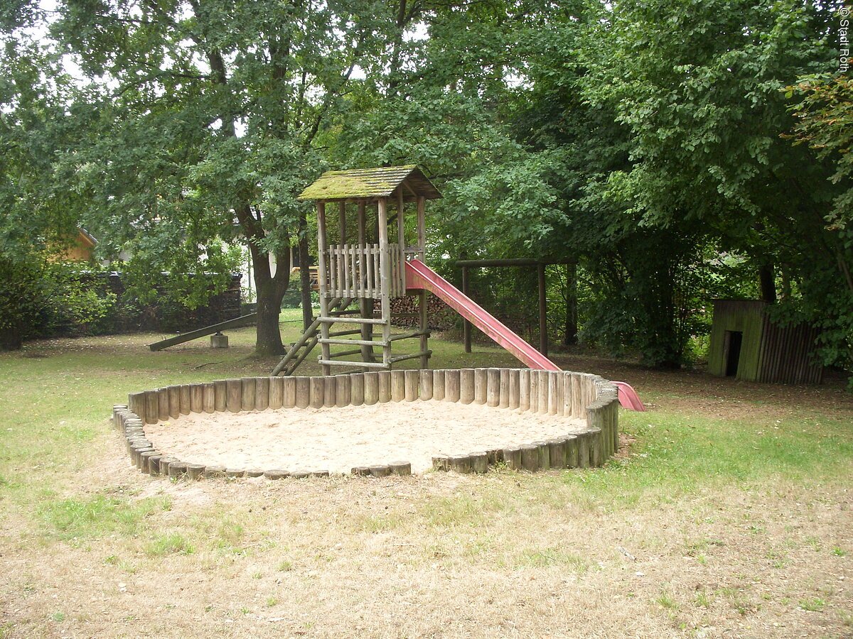 Spielplatz in Roth - Pfaffenhofen, Gustav-Adolf-Straße