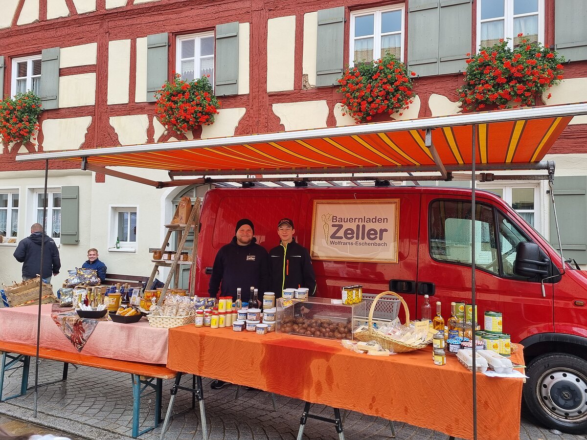 Herbstmarkt - Blick auf einen Stand