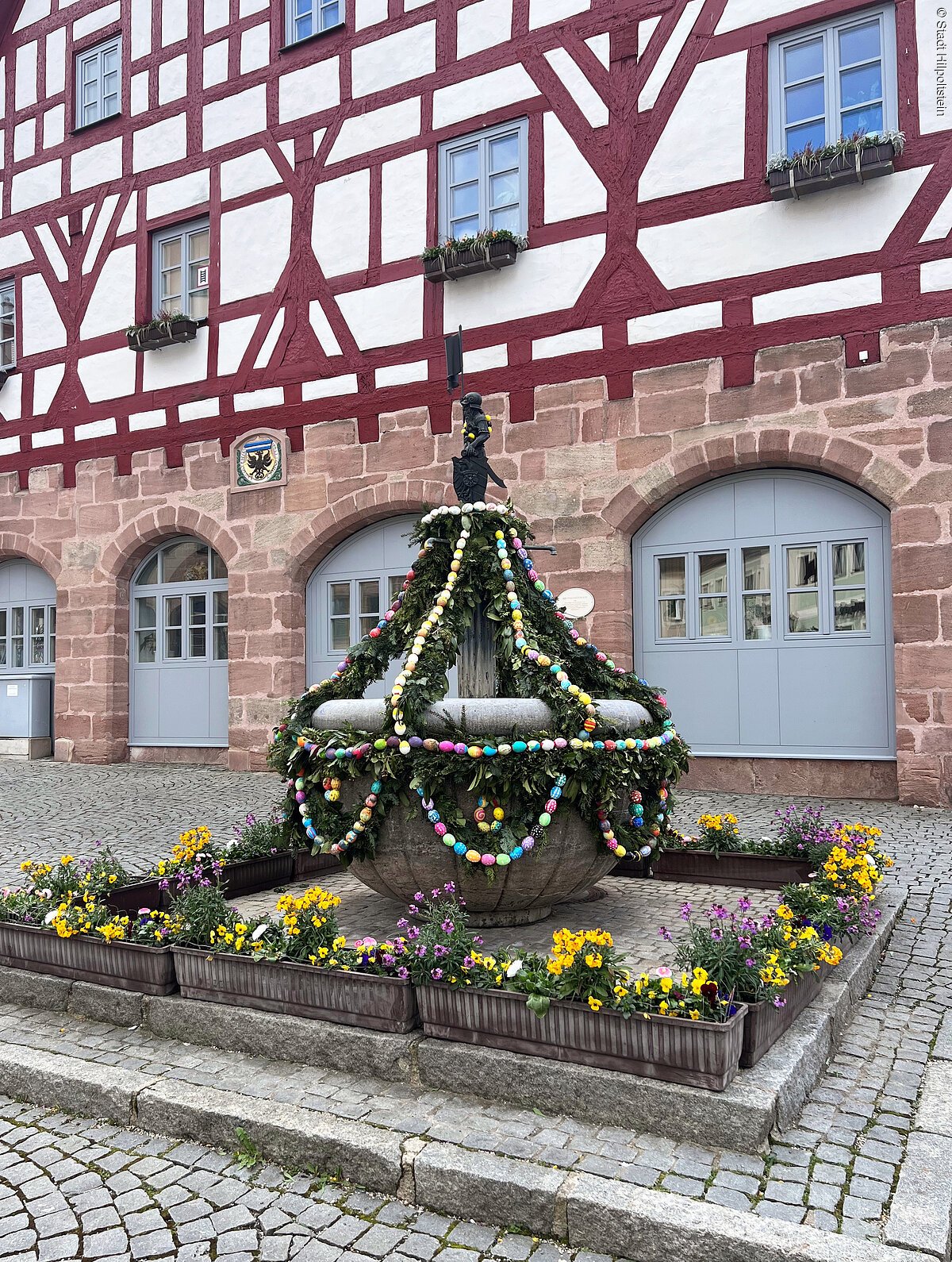 Osterbrunnen Rathaus Hilpoltstein